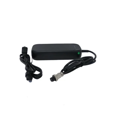 Chargeur (54.6V/2A) Lithium-Ion connecteur XLR femelle