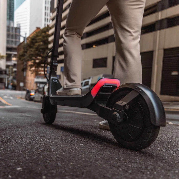 Apollo Go 2024, Trottinette Électrique (36 Volts) (15Ah) (2x350 Watts) (2x750 Watts/Peak)