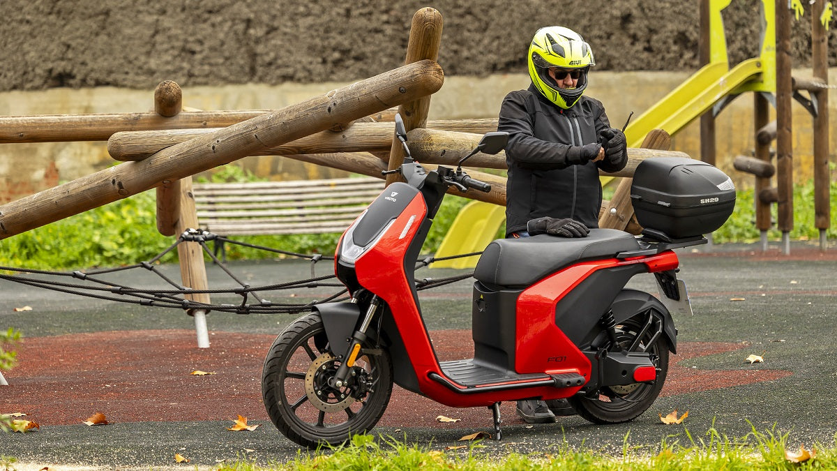 VMoto, Citi, Scooter Électrique, (60 Volts) (45Ah) (4400 Watts/Crête) Immatriculable Scooter