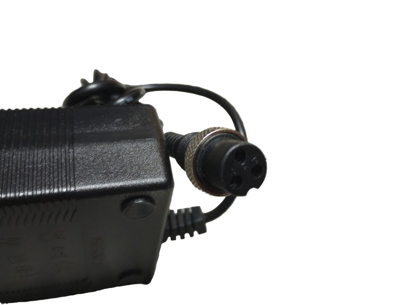 Chargeur (84V/1.5A) Lithium-Ion Connecteur XLR femelle