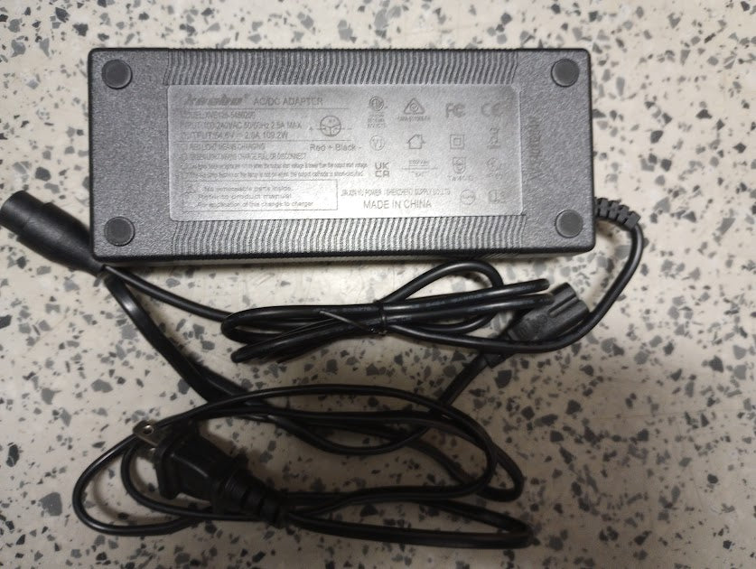 Chargeur (54.6V/2A) Lithium-Ion Connecteur propriétaire KAABO Male 2 Pin