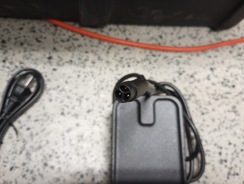 Chargeur (54.6V/3A) Lithium-Ion Connecteur propriétaire GOTRAX Male 3 Pin