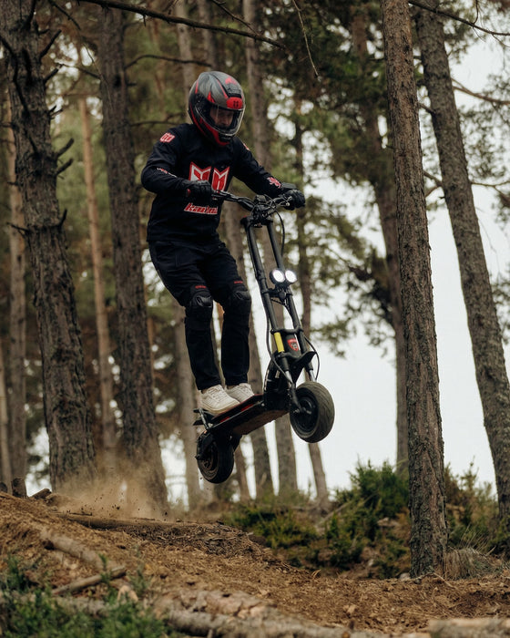 Kaabo, Wolf King GTR Max, Trottinette Électrique (72 Volts) (40Ah) (2x2000 Watts) (2x4200 Watts/Crête 8400 Watts)