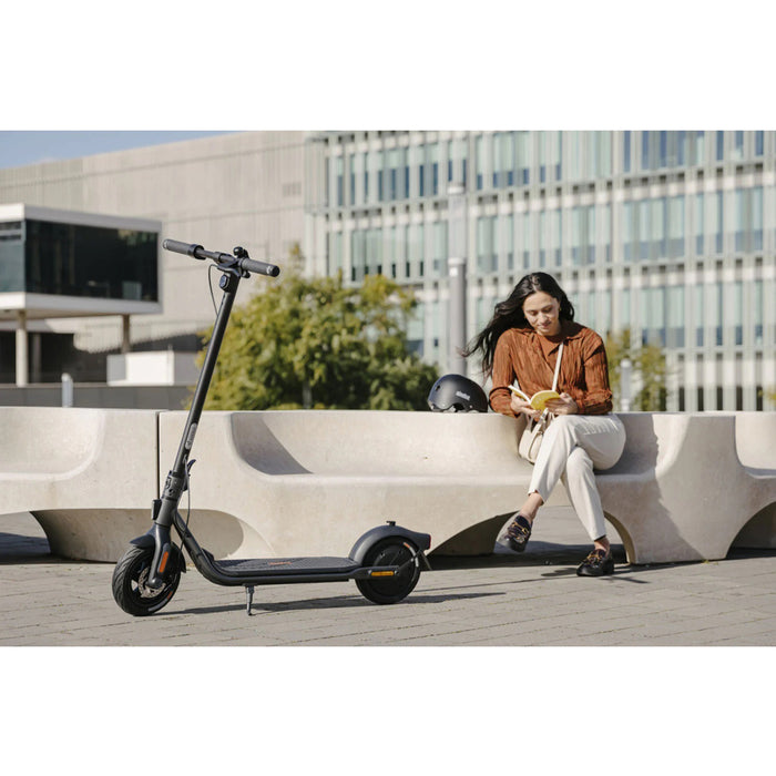 Segway, Ninebot Kickscooter F2 Pro, Trottinette Électrique (36 Volts) (12,8Ah) (450 Watts) (900 Watts/Peak)