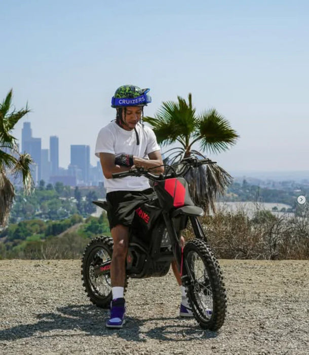 Throne, Strike Shadow SX, Motocross Électrique (60 Volts) (27Ah) (3500 Watts)