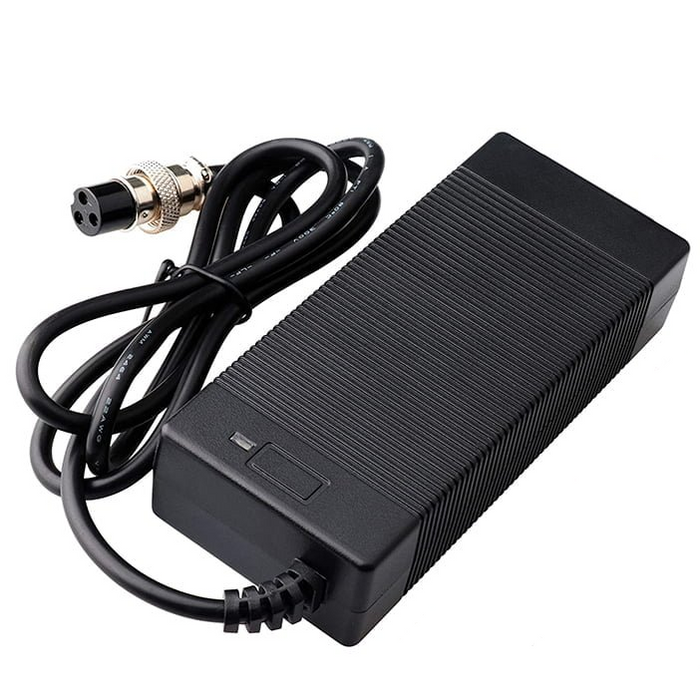 Chargeur (54.6V/1.5A) Lithium-Ion connecteur XLR Femelle