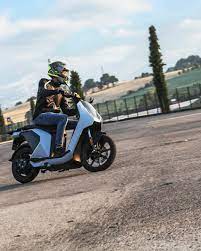 VMoto, Citi, Scooter Électrique, (60 Volts) (45Ah) (4400 Watts/Crête) Immatriculable Scooter